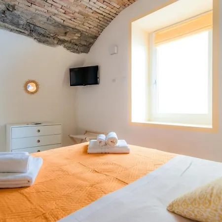 La Casa Dei Tre Pesci - Alborella Apartament *